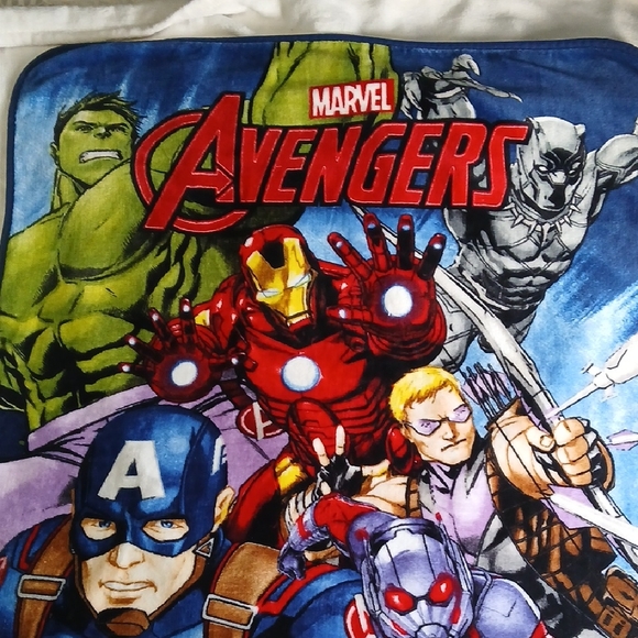 Marvel Other - Marvel Avengers Fleece Throw Blanket - Red, Blue, Green